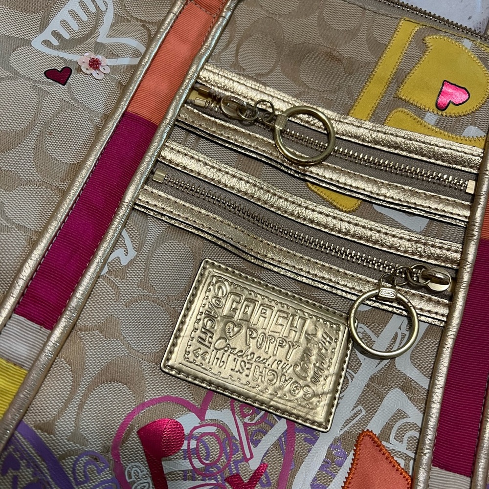 Coach - Picture 2 of 11